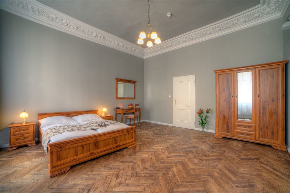 Hotel "Palac U Kocku" By Adrez, Palace At The Cats Prága Kültér fotó